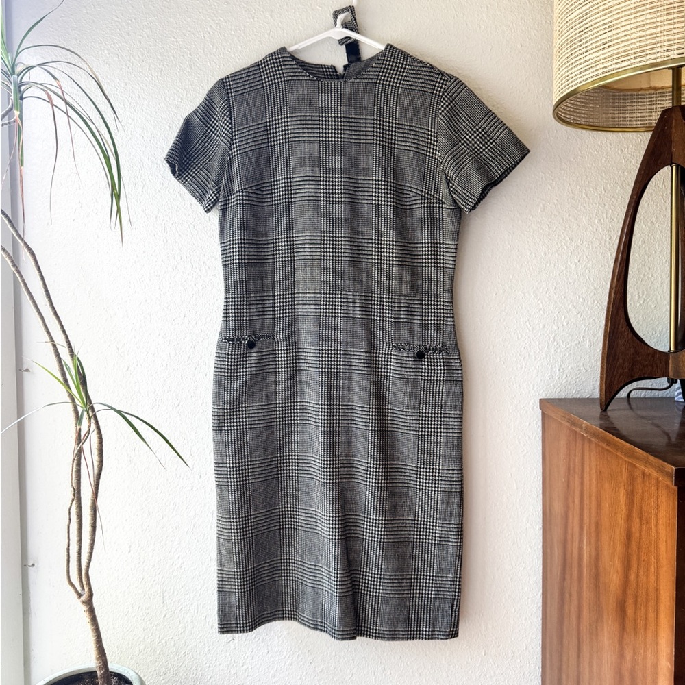 Black & Grey Plaid 1960s Sheath Secretary Dress with Tiny Pockets and Matching